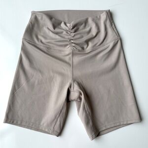 Danskin Tan Taupe Soft Ruched Workout Athletic Bike Shorts Women’s Medium
